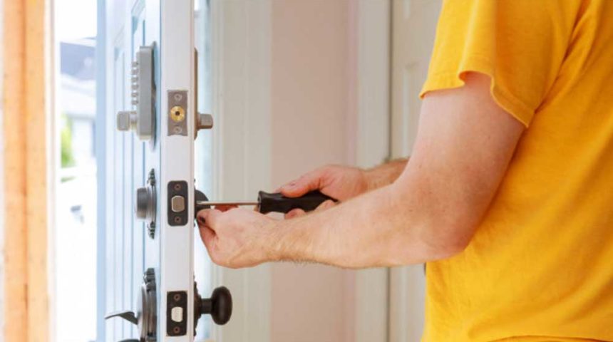 THE BENEFITS OF HIRING A PROFESSIONAL LOCKSMITH