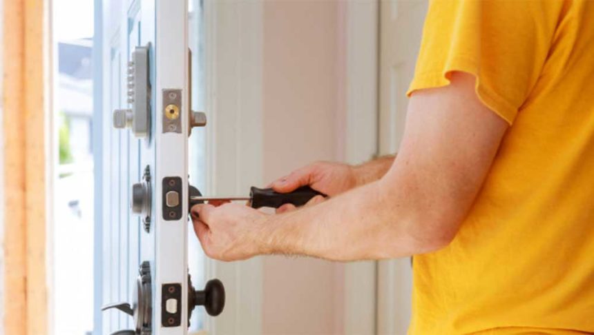 THE BENEFITS OF HIRING A PROFESSIONAL LOCKSMITH